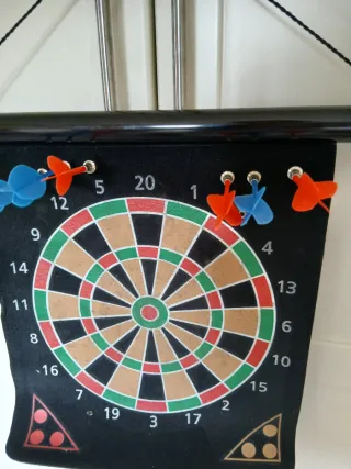 Diana magnética portátil con 6 dardos