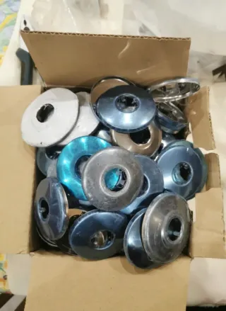 Florón embellecedor para llave de escuadra