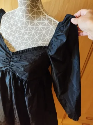 Vestido negro Zara escote bordado talla M