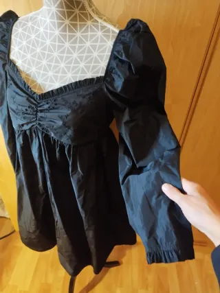 Vestido negro Zara escote bordado talla M
