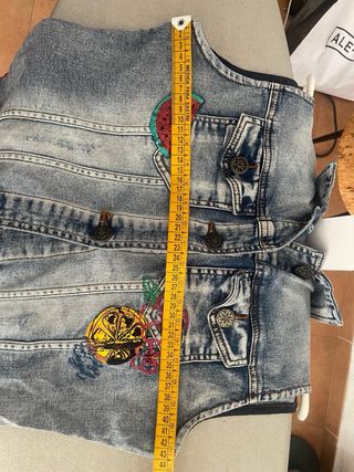 Chaleco Desigual Talla M con parches