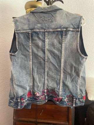 Chaleco Desigual Talla M con parches