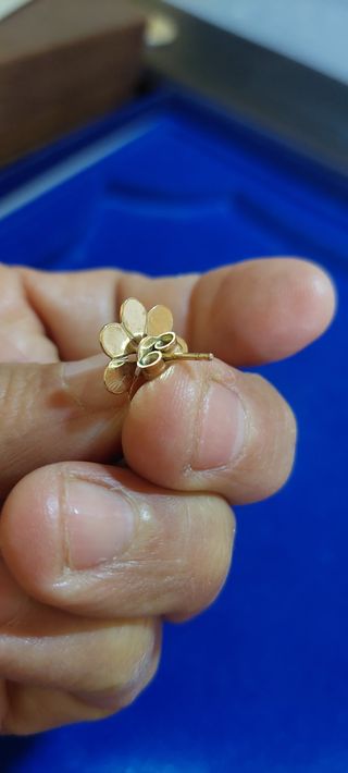 Orecchini a forma di fiore Dorato