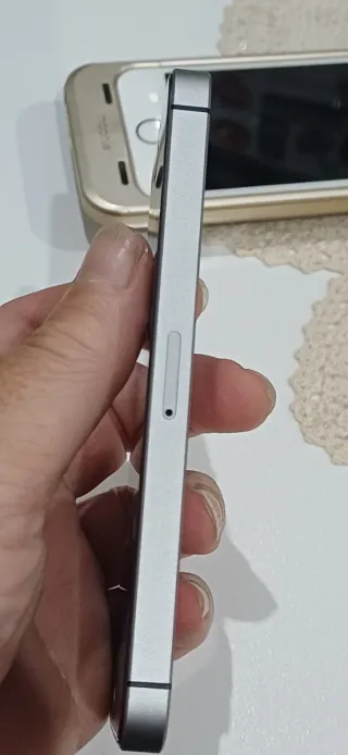 iPhone SE 128GB Nero/Argento Grado A+ Libero