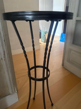 Mesa auxiliar redonda metal y piedra