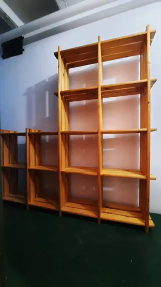 Estantería de pino,  para cuarto estudio o jardin