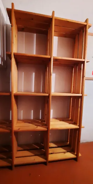 Estantería de pino,  para cuarto estudio o jardin