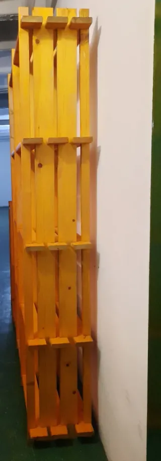 Estantería de pino,  para cuarto estudio o jardin