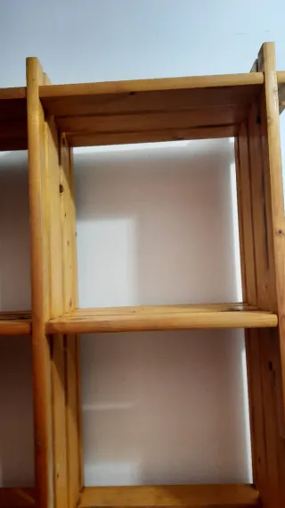 Estantería de pino,  para cuarto estudio o jardin