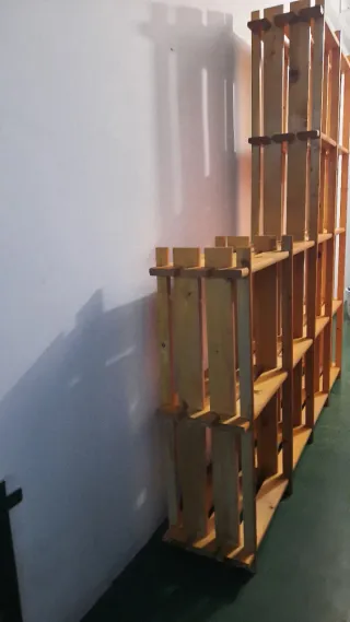 Estantería de pino,  para cuarto estudio o jardin