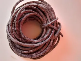 Cordón forrado de piel