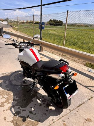 Yamaha FZ6 Naked Moto