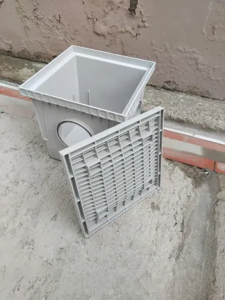 Arqueta 29.5x29.5 cm con rejilla