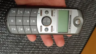 5 cellulari e 1 telefono fisso vintage