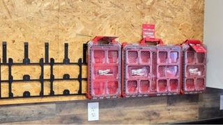 SOPORTES PARA PATIN O PARED MILWAUKEE Packout