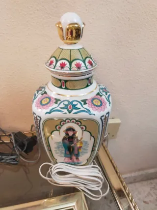 Jarrones de porcelana blanco y dorado