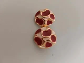 Orecchini bottone smaltati oro e corallo