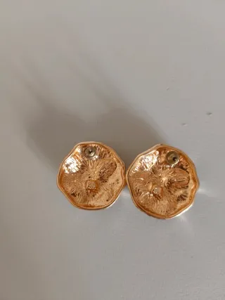 Orecchini bottone smaltati oro e corallo