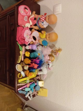 Lote juguetes niñas: muñecas, ponis y ropa
