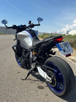 Yamaha MT-09 SP A2 Negra y Dorada