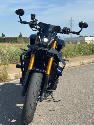 Yamaha MT-09 SP A2 Negra y Dorada