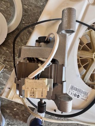 Motor y correa lavadora Indesit