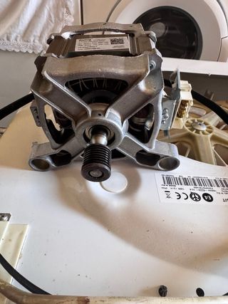 Motor y correa lavadora Indesit