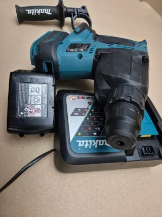 Martillo ligero Makita DHR242