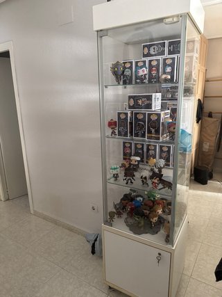 Vitrina LED sin funkos