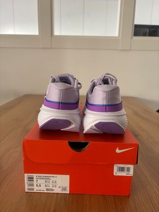 Zapatillas Nike Moradas y Blancas