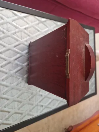 Armario de madera para casa de muñecas