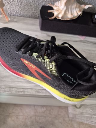Brooks Ghost 16 Zapatillas Hombre Negro Rojo