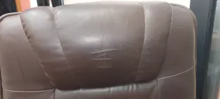 Sillón reclinable y reposapiés con masajesador