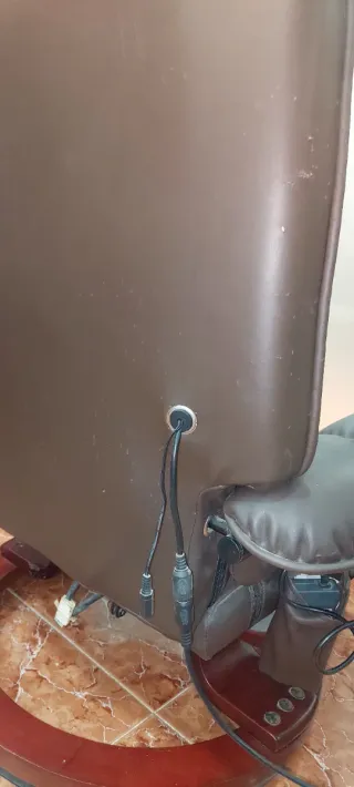 Sillón reclinable y reposapiés con masajesador