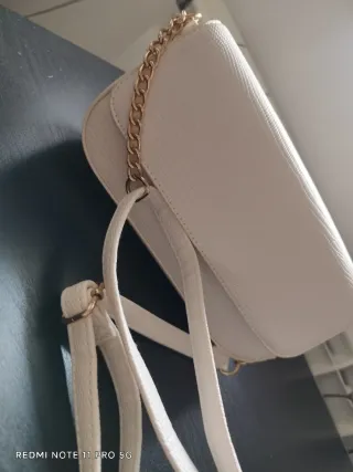 Pochette bianca e oro effetto pitone