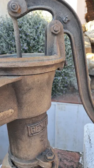 Bomba de agua manual Vintage