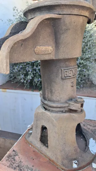 Bomba de agua manual Vintage