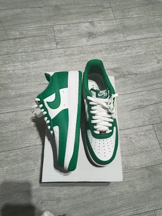 Nike Air Force 1 Verde y Blanco negociable