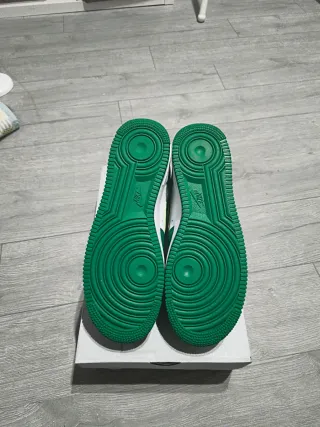 Nike Air Force 1 Verde y Blanco negociable