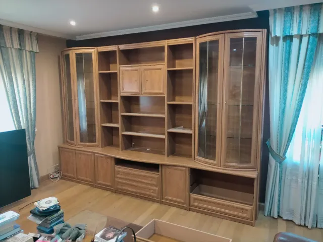 Mueble de salón madera y cristal