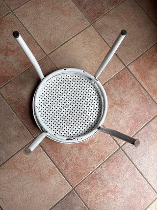 Sgabello vintage rotondo in metallo bianco