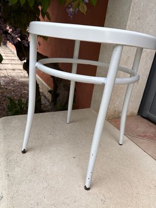 Sgabello vintage rotondo in metallo bianco