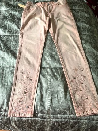 Pantalón rosa bordado S (36)