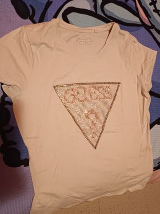 Camiseta Guess Rosa Palo con Pedrería