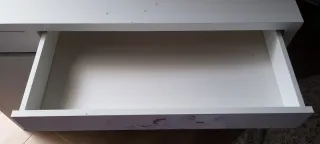 Mesa de estudio blanca