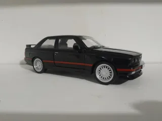 BMW E30 M3 Negro ESCALA 1/24