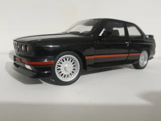 BMW E30 M3 Negro ESCALA 1/24