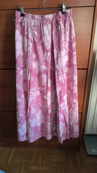Falda larga floral rosa y blanca cintura elástica