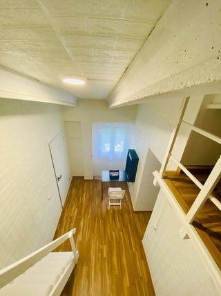 Se alquila habitación tipo loft con baño y cocina