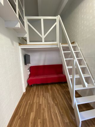 Se alquila habitación tipo loft con baño y cocina